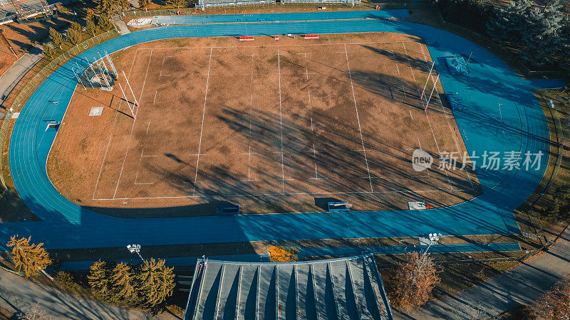 圣多纳托米兰人。无人机对体育场的观察。ASD学生圣多纳托。Leggera竞技，1981年圣多纳托橄榄球赛。Parco Enrico Mattei